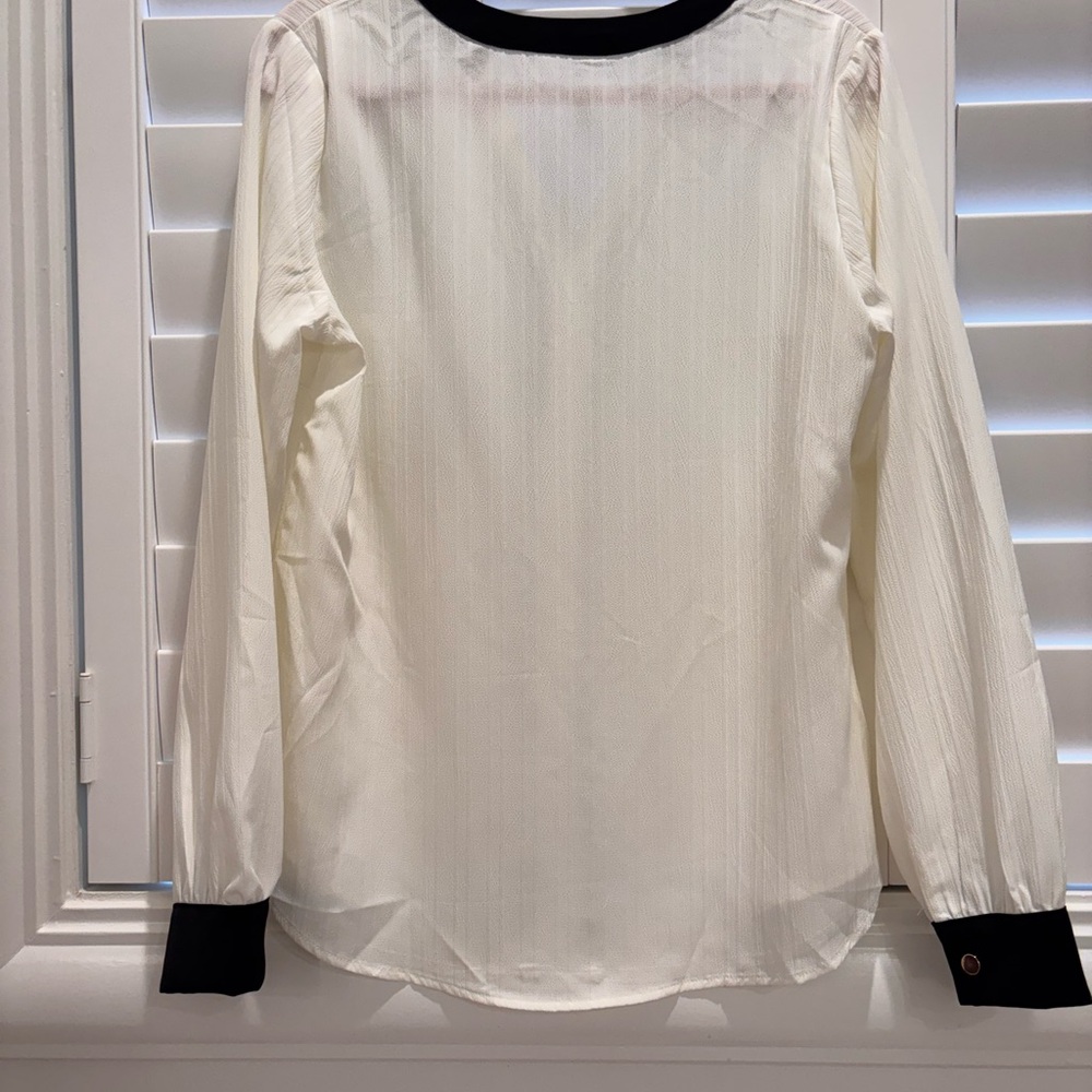Elegant White and Black Women's Top - Picture 4 of 5